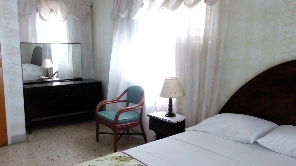 Palm View Guest House Montego Bay Room photo